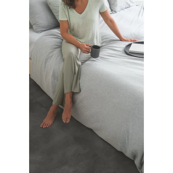 ПВХ плитка для пола Quick-Step Alpha Vinyl Мягкий графит (Soft graphite) коллекция Illume AVMTU40326