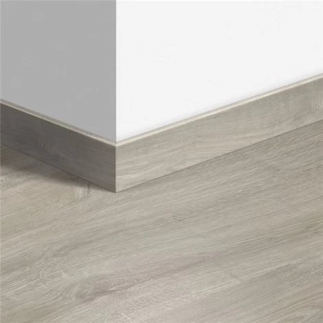 МДФ плинтус Quick-Step Parquet Доска натурального дуба лакированная (Natural varnished oak) QSPSKR00896 в цвет декоров ламината UF896 / U896 / MAJ896 / MAP896 / EL896 / CR998 / CRP998 / CL998