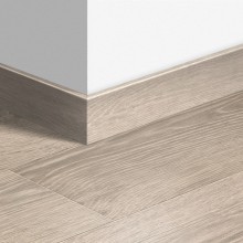МДФ плинтус Quick-Step Parquet Доска дуба светлого рустикального (Light rustic oak planks) QSPSKR01396 в цвет декора ламината LPU1396
