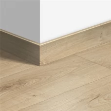 МДФ плинтус Quick-Step Parquet Дуб светлый (Classic oak beige) QSPSKR01847 в цвет декоров ламината IM1847 / IMU1847 / CRP3182 / CR3182