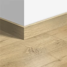 МДФ плинтус Quick-Step Parquet Дуб песочный (Sandblasted oak natural) QSPSKR01853 в цвет декора ламината IM1853 / IMU1853