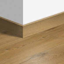 МДФ плинтус Quick-Step Parquet Дуб мягкий натуральный (Soft oak natural) QSPSKR01855 в цвет декора ламината IM1855 / IMU1855