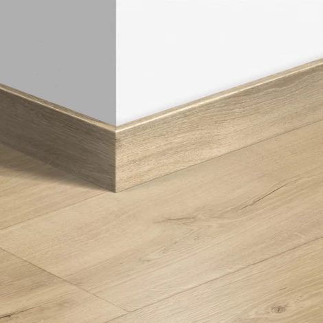 МДФ плинтус Quick-Step Parquet Дуб пустынный светлый натуральный (Desert Oak Light Natural) QSPSKR03550 в цвет декора ламината MJ3550