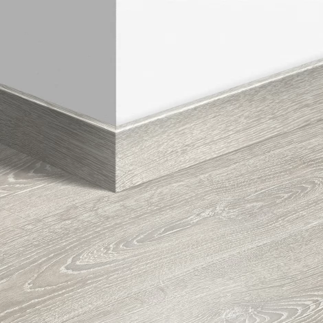 МДФ плинтус Quick-Step Parquet Дуб фантазийный светло-серый (Patina Classic oak grey) QSPSKR03560 в цвет декора ламината IM3560 / IMU3560