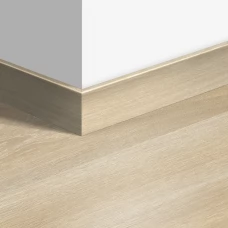 МДФ плинтус Quick-Step Parquet Дуб итальянский бежевый (Estate oak beige) QSPSKR03574 в цвет декора ламината EL3574 / U3832 / UF3832 / U3832P / UF3832P / PER3832 / PER3832P