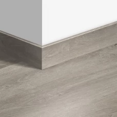 МДФ плинтус Quick-Step Parquet Дуб старинный серый (Venice oak grey) QSPSKR03575 в цвет декора ламината EL3575 / EL3906 / PER3575 / UF3575