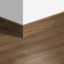МДФ плинтус Quick-Step Parquet Дуб Ньюкасл коричневый (Newcastle oak brown) QSPSKR03582 в цвет декора ламината EL3582
