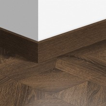 МДФ плинтус Quick-Step Parquet Королевский дуб темно-коричневый (Royal oak dark brown) QSPSKR04145 в цвет декора ламината IPA4145