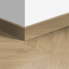 МДФ плинтус Quick-Step Parquet Дуб Шеврон медиум (Chevron oak medium) QSPSKR04160 в цвет декоров ламината CA4160 / IPA4160