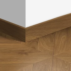 МДФ плинтус Quick-Step Parquet Дуб горчичный (Chevron oak brown) QSPSKR04162 в цвет декоров ламината CA4162 / IPA4162