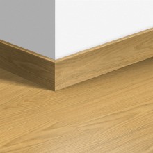 МДФ плинтус Quick-Step Parquet Дуб натуральный лакированный (Natural varnished oak) QSPSKR04749 в цвет декоров ламината SIG4749 / IM3106 / IMU3106 / CLM1292 / LPU1284 / EL896 / CLM3184 / CLN3184