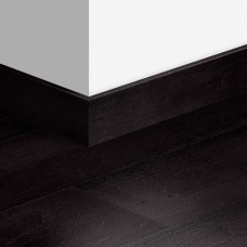 МДФ плинтус Quick-Step Parquet Дуб черный крашеный (Painted oak black) QSPSKR04755 в цвет декора ламината SIG4755