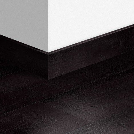 МДФ плинтус Quick-Step Parquet Дуб черный крашеный (Painted oak black) QSPSKR04755 в цвет декора ламината SIG4755