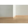 МДФ плинтус Quick-Step Parquet QSPSKR05487 в цвет декора ламината Известняк (Chalk) MUU5487