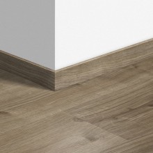 Виниловый плинтус Quick-Step Дуб коттедж серо-коричневый (Cottage oak brown grey) QSVSKRA40026 (BAGP40026 / BACL40026 / RBACL40026)
