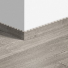 Виниловый плинтус Quick-Step Дуб каньон серый пилёный (Canyon oak grey with saw cuts) QSVSKRA40030 (BAGP40030 / BACL40030 / RBACL40030)