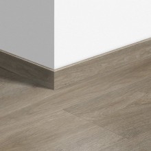 Виниловый плинтус Quick-Step Серо-бурый шелковый дуб (Silk oak grey brown) QSVSKRA40053 (BAGP40053 / BACL40053 / RBACL40053)