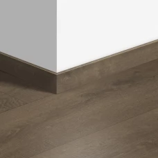 Виниловый плинтус Quick-Step Дуб бархатный коричневый (Velvet Oak Brown) QSVSKRA40160 (BACL40160 / BAGP40160)