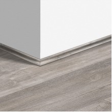Виниловый плинтус Quick-Step скоция Дуб каньон серый пилёный (Canyon oak grey with saw cuts) QSVSCOT40030 (BAGP40030 BACL40030 RBACL40030 AVSP40030) 17 x 17 мм Виниловый плинтус Quick-Step скоция Дуб каньон серый пилёный (Canyon oak grey with saw cuts) QSVSCOT40030 (BAGP40030 BACL40030 RBACL40030 AVSP40030) 17 x 17 мм