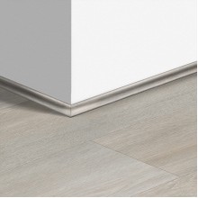 Виниловый плинтус Quick-Step скоция Шёлковый дуб светлый (Silk oak light) QSVSCOT40052 (BAGP40052 BACL40052 RBACL40052) 17 x 17 мм