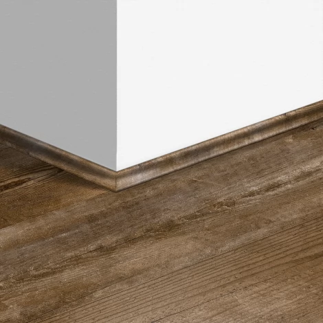 Виниловый плинтус Quick-Step скоция Коричневая сосна (Sundown pine) QSVSCOT40075 (PUGP40075 PUCL40075 AVMP40075) 17 x 17 мм