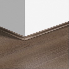 Виниловый плинтус Quick-Step скоция Дуб плетеный коричневый (Braided oak brown) QSVSCOT40078 (PUGP40078 PUCL40078) 17 x 17 мм