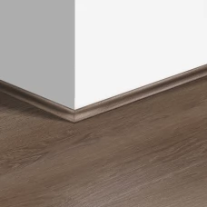 Виниловый плинтус Quick-Step скоция Дуб плетеный коричневый (Braided oak brown) QSVSCOT40078 (PUGP40078 PUCL40078) 17 x 17 мм Виниловый плинтус Quick-Step скоция Дуб плетеный коричневый (Braided oak brown) QSVSCOT40078 (PUGP40078 PUCL40078) 17 x 17 мм