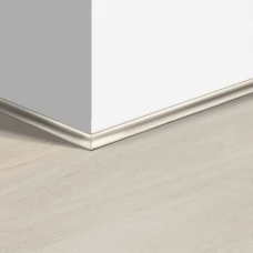 Виниловый плинтус Quick-Step скоция Дуб морской светлый (Sea breeze oak light) QSVSCOT40079 (PUGP40079 PUCL40079 AVMP40079) 17 x 17 мм Виниловый плинтус Quick-Step скоция Дуб морской светлый (Sea breeze oak light) QSVSCOT40079 (PUGP40079 PUCL40079 AVMP40079) 17 x 17 мм