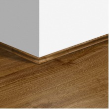 Виниловый плинтус Quick-Step скоция Дуб осенний коричневый (Autumn oak brown) QSVSCOT40090 (PUGP40090 PUCL40090 AVMP40090) 17 x 17 мм