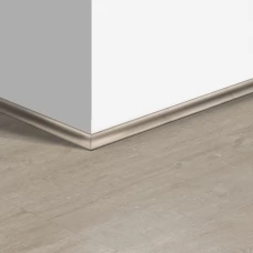 Виниловый плинтус Quick-Step скоция Дуб хлопковый светло-серый (Cotton oak light gray) QSVSCOT40105 (PUGP40105 PUCL40105) 17 x 17 мм Виниловый плинтус Quick-Step скоция Дуб хлопковый светло-серый (Cotton oak light gray) QSVSCOT40105 (PUGP40105 PUCL40105) 17 x 17 мм