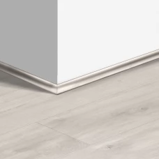 Виниловый плинтус Quick-Step скоция Дуб каньон светлый пилёный (Canyon oak light sawn) QSVSCOT40128 (BAGP40128 BACL40128 BACP40128) 17 x 17 мм