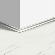 Виниловый плинтус Quick-Step скоция Мрамор каррарский белый (Marble Carrara White) QSVSCOT40136 (AMCL40136 AMGP40136 AVST40136 RAMCL40136) 17 x 17 мм