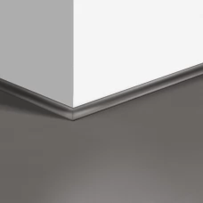 Виниловый плинтус Quick-Step скоция Шлифованный бетон серый (Minimal Medium Grey) QSVSCOT40140 (AMCL40140 AMGP40140) 17 x 17 мм