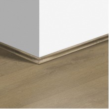 Виниловый плинтус Quick-Step скоция Дуб бархатный песочный (Sand velvet oak) QSVSCOT40159 (BAGP40159 BACL40159) 17 x 17 мм