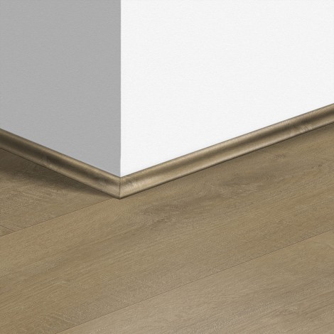 Виниловый плинтус Quick-Step скоция Дуб бархатный песочный (Sand velvet oak) QSVSCOT40159 (BAGP40159 BACL40159) 17 x 17 мм