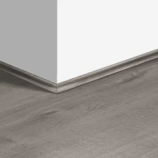 Виниловый плинтус Quick-Step скоция Дуб хлопковый темно-серый (Cotton Oak Cozy Grey) QSVSCOT40202 (PUGP40202 PUCL40202 AVMP40202 RPUCL40202) 17 x 17 мм Виниловый плинтус Quick-Step скоция Дуб хлопковый темно-серый (Cotton Oak Cozy Grey) QSVSCOT40202 (PUGP40202 PUCL40202 AVMP40202 RPUCL40202) 17 x 17 мм