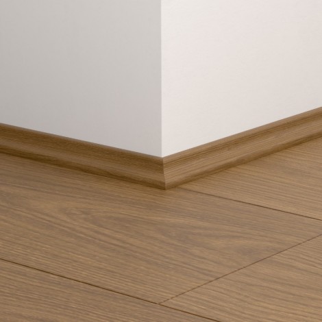 ПВХ плинтус скоция Quick-Step Scotia QSVSCOT40279 в цвет декора пола Дуб какао (Cocoa oak) AVSPT40279 / AVSPU40279