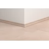 ПВХ плинтус скоция Quick-Step Scotia QSVSCOT40333 в цвет декора пола Мягкий румянец (Soft blush) AVMTU40333