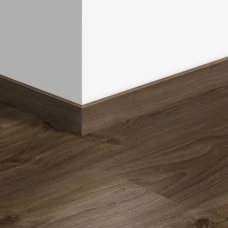 Виниловый плинтус Quick-Step стандартный Дуб коттедж темно-коричневый (Cottage oak dark brown) QSVSK40027 (BAGP40027 BACL40027 BACP40027) 58 x 12 мм