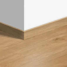Виниловый плинтус Quick-Step стандартный Дуб шелковый теплый натуральный (Silk oak warm natural) QSVSK40130 (BAGP40130 BACL40130 RBACL40130) 58 x 12 мм