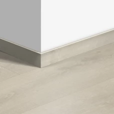 Виниловый плинтус Quick-Step стандартный Дуб бархатный светлый (Velvet oak light) QSVSK40157 (BAGP40157 BACL40157 BACP40157) 58 x 12 мм