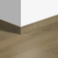 Виниловый плинтус Quick-Step стандартный Дуб бархатный песочный (Sand velvet oak) QSVSK40159 (BAGP40159 BACL40159) 58 x 12 мм