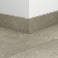 ПВХ плинтус стандартный Quick-Step Standard skirting QSVSK40273 в цвет декора пола Бетон облачный (Cloudy concrete) AVMTU40273 ПВХ плинтус стандартный Quick-Step Standard skirting QSVSK40273 в цвет декора пола Бетон облачный (Cloudy concrete) AVMTU40273