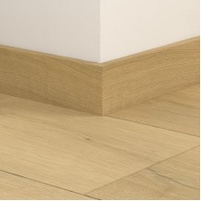 ПВХ плинтус стандартный Quick-Step Standard skirting QSVSK40319 в цвет декора пола Дуб бежевый брашированный (Brushed oak beige) AVMPU40319