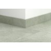 ПВХ плинтус стандартный Quick-Step Standard skirting QSVSK40334 в цвет декора пола Мягкий шалфей (Soft sage) AVMTU40334