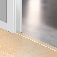 HDF профиль-порог для пола и лестниц Quick-Step Incizo 5 in 1 QSINCP01307 в цвет декора ламината Клен натуральный светлый (Natural light maple) U1307 / UF1307
