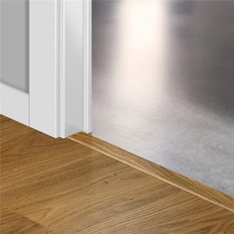 HDF профиль-порог для пола и лестниц Quick-Step Incizo 5 in 1 QSINCP01493 в цвет декора ламината Дуб белый состаренный натуральный (Old white oak natural) UF1493 / UE1493 HDF профиль-порог для пола и лестниц Quick-Step Incizo 5 in 1 QSINCP01493 в цвет декора ламината Дуб белый состаренный натуральный (Old white oak natural) UF1493 / UE1493
