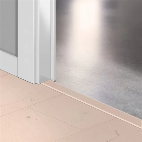 HDF профиль-порог для пола и лестниц Quick-Step Incizo 5 in 1 QSINCP04754 в цвет декора ламината Дуб розовый крашеный (Painted oak rose) SIG4754