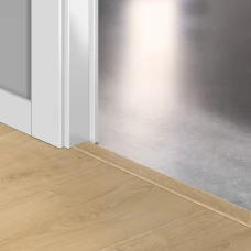 HDF профиль-порог для пола и лестниц Quick-Step Incizo 5 in 1 QSINCP04763 в цвет декора ламината Дуб натуральный брашированный (Brushed oak natural) SIG4763