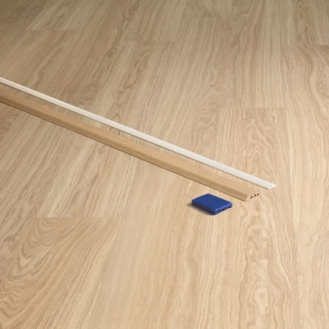 HDF профиль-порог для пола и лестниц Quick-Step Incizo 5 in 1 QSINCP05484 в цвет декора ламината Дымчатый голубой камень (Fumed bluestone) MUU5484